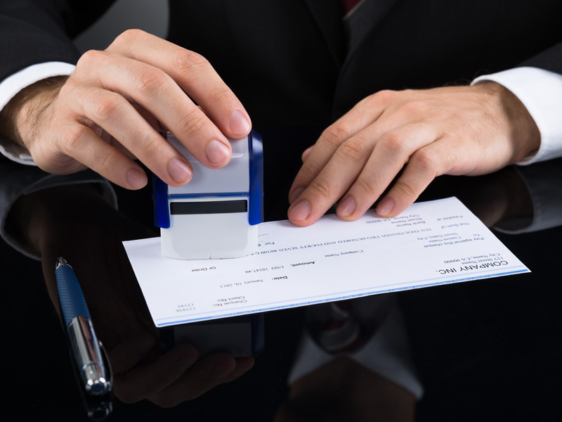 גביית-צ'קים-חוזרים-עי-עורך-דין-מסחרי