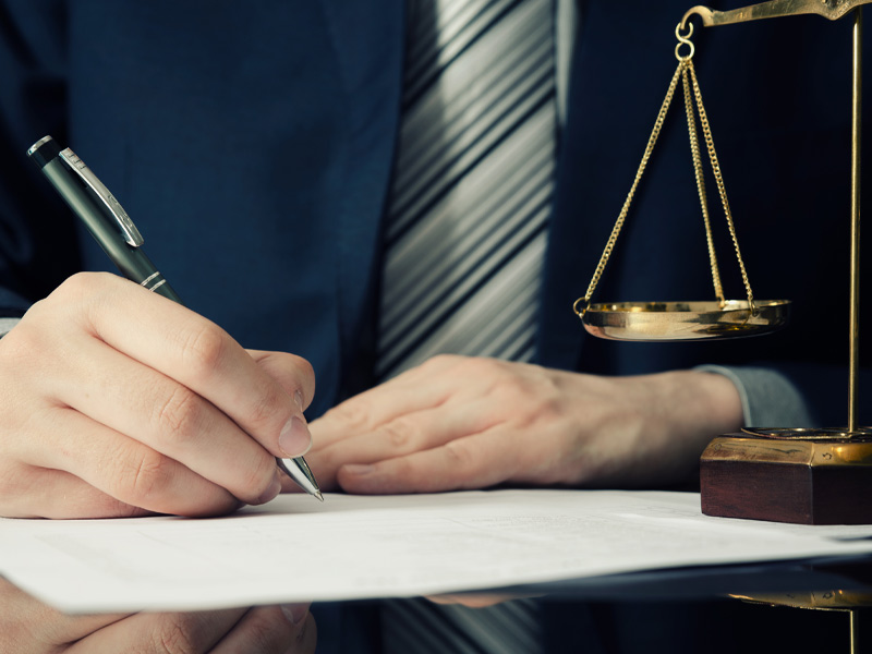 במה מטפל עורך דין ברחובות